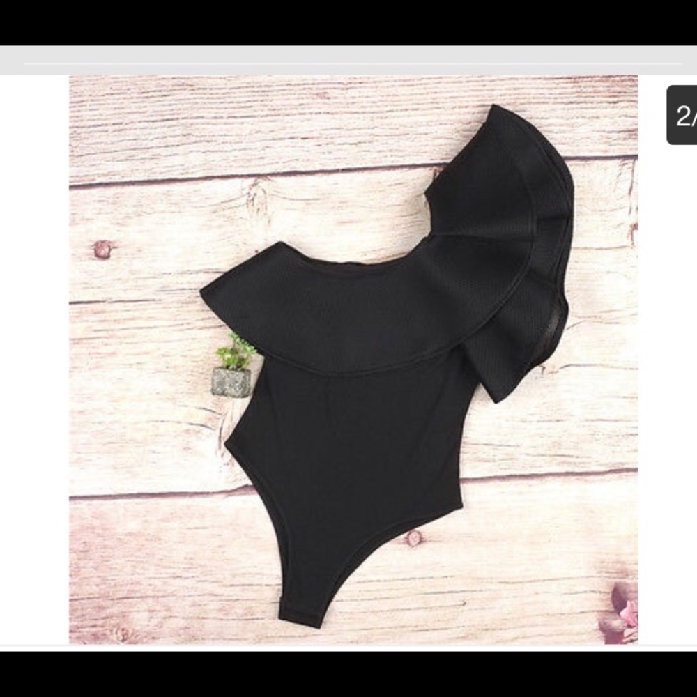 Swimsuit: monkini black in color size large nwot!